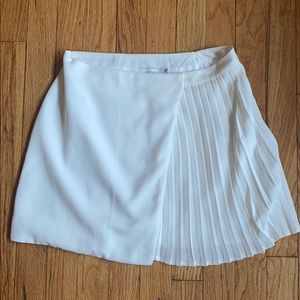Lush white mini skirt